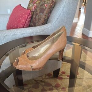 Stuart Weitzman platform tan open toe 5 M heals